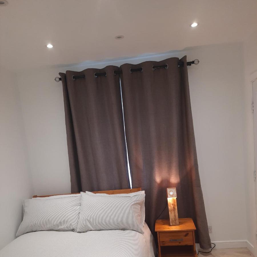 Dannifar Guest House Лондон Екстериор снимка