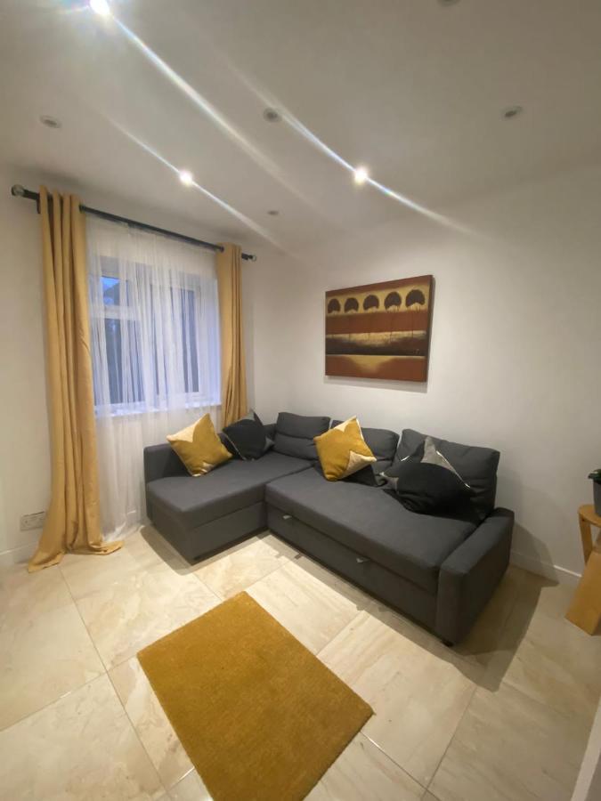 Dannifar Guest House Лондон Екстериор снимка