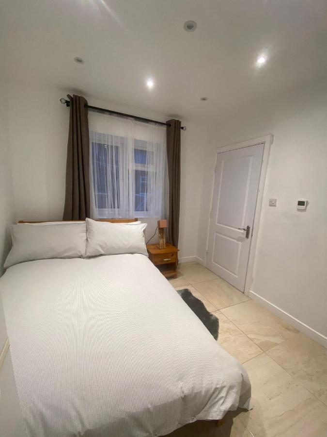 Dannifar Guest House Лондон Екстериор снимка