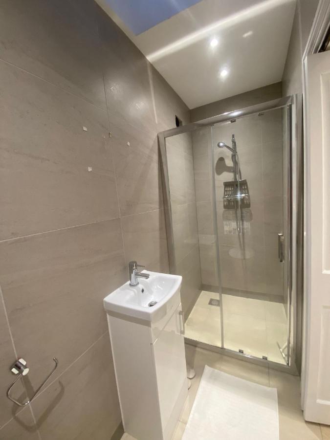 Dannifar Guest House Лондон Екстериор снимка