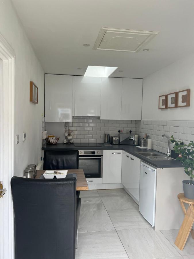 Dannifar Guest House Лондон Екстериор снимка